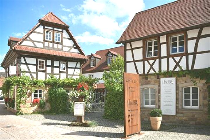 Lucy, 24 — Escort in Pleisweiler-Oberhofen, Germany