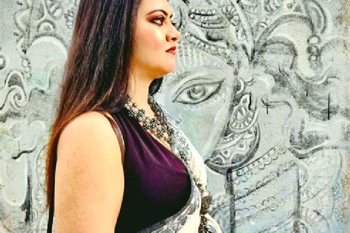 Lucy, 25 — Escort in Dharmaragar, India