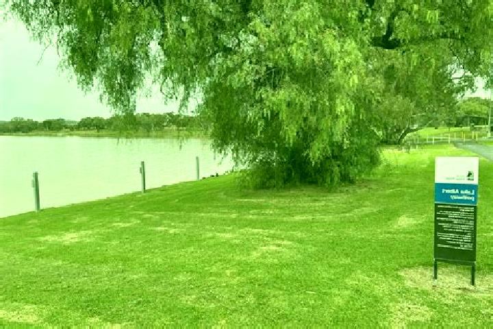 Lucy, 25 — Escort in Lake Albert, Australia