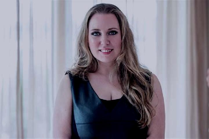 Lucy, 25 — Escort in Velden, Germany