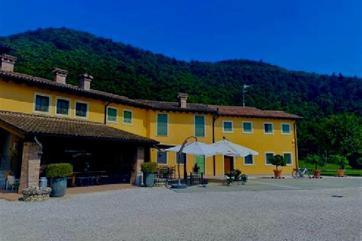 Lucy, 25 — Escort in Villa d Alme, Italy