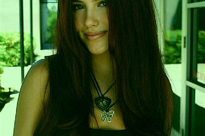 Lucy, 26, a auburn dark-eyed mixed companion based in Comodoro Rivadavia. Offering Tantra, Fetish, A-Level. Available for incall and outcall, overnight booki...
