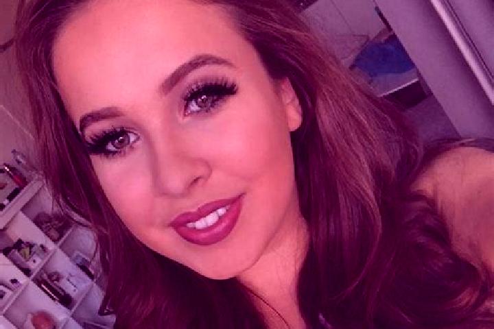Lucy, 26, a black grey-eyed european companion based in Mai. Offering Roleplay, GFE, Massage. Available for incall and outcall, day and evening dates.