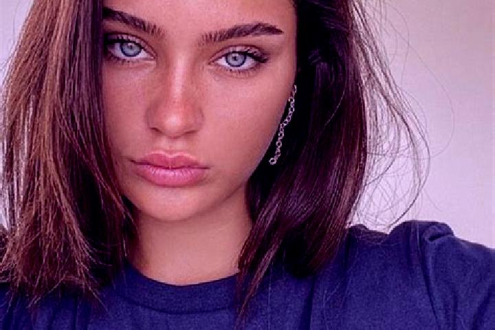 Lucy, 26, a brunette blue-eyed ebony companion based in Grati Satu. Offering Travel Companion, Striptease, Erotic Massage, 69. Available for incall and outca...
