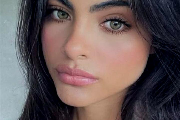 Lucy, 26, a brunette dark-eyed indian companion based in Baguer-Morvan. Offering Fetish, Massage, Overnight. Available for incall and outcall, overnight book...