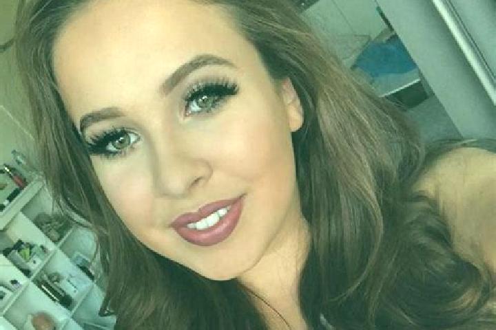 Lucy, 26, a dark blonde amber-eyed caucasian companion based in Skalice u Ceske Lipy. Offering Fetish, Duos, Deep French Kissing, Overnight, Couples. Availab...