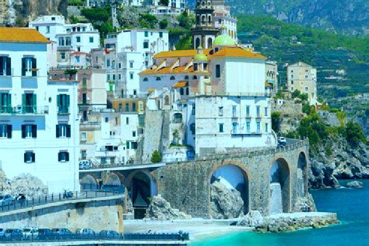 Lucy, 26 — Escort in Casterno, Italy