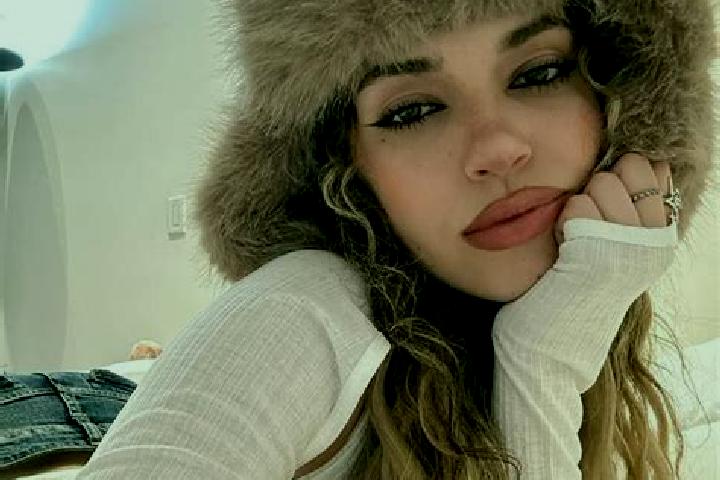 Lucy, 26 — Escort in Manon, Spain