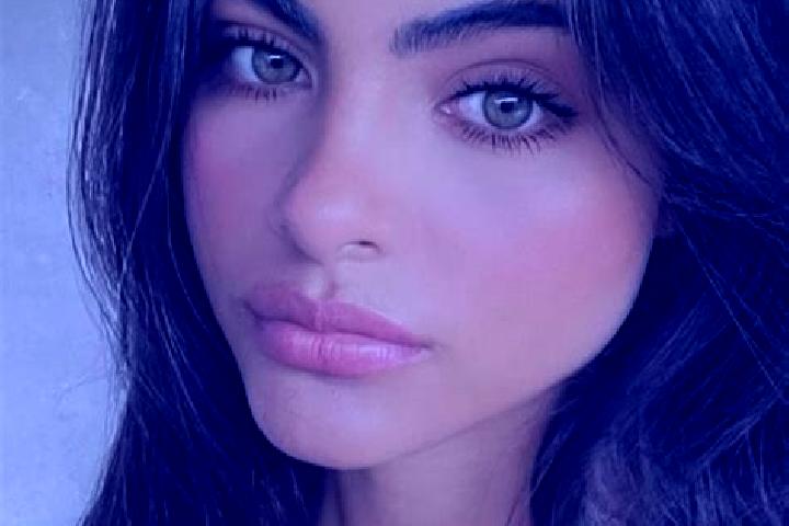 Lucy, 27, a brunette dark-eyed slavic companion based in El Alvareno. Offering Dinner Date, Roleplay, 69, BDSM. Available for incall and outcall, day and eve...