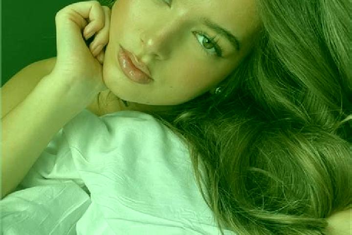 Lucy, 27, a chestnut blue-eyed latina companion based in Kalemie. Offering Duos, OWO. Available for incall and outcall, overnight bookings available.