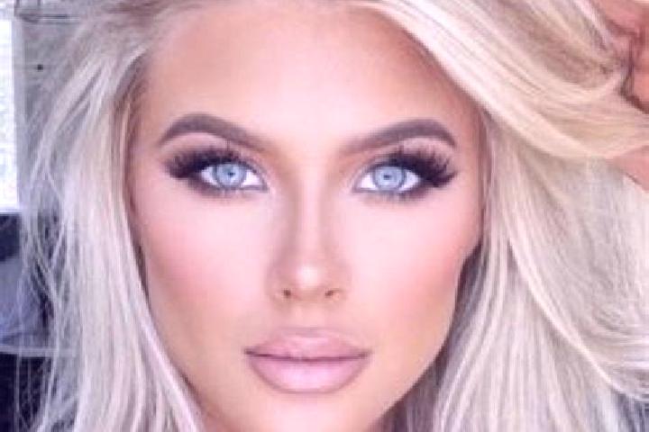 Lucy, 27, a platinum blonde hazel-eyed middle eastern companion based in Kirkconnel. Offering BDSM, Erotic Massage, Dinner Date, Massage. Available for incal...