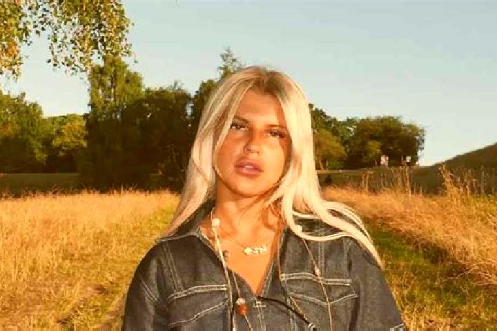 Lucy, 27 — Escort in Ma arrat an Nu man, Syria