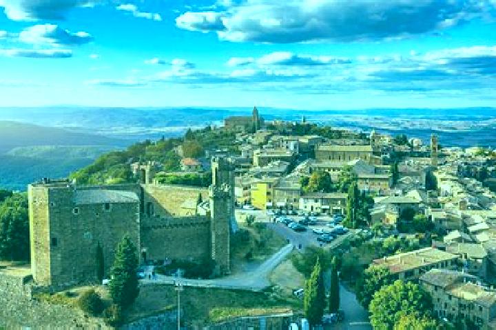 Lucy, 27 — Escort in Montalcino, Italy