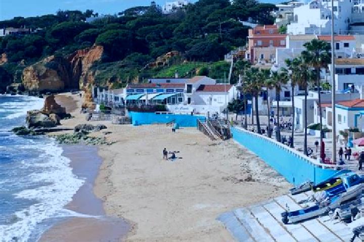 Lucy, 27 — Escort in Olhos de Agua, Portugal