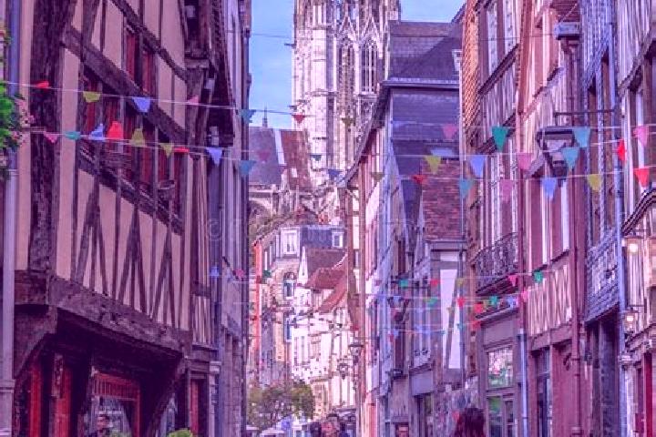 Lucy, 27 — Escort in Saint-Denis, Belgium