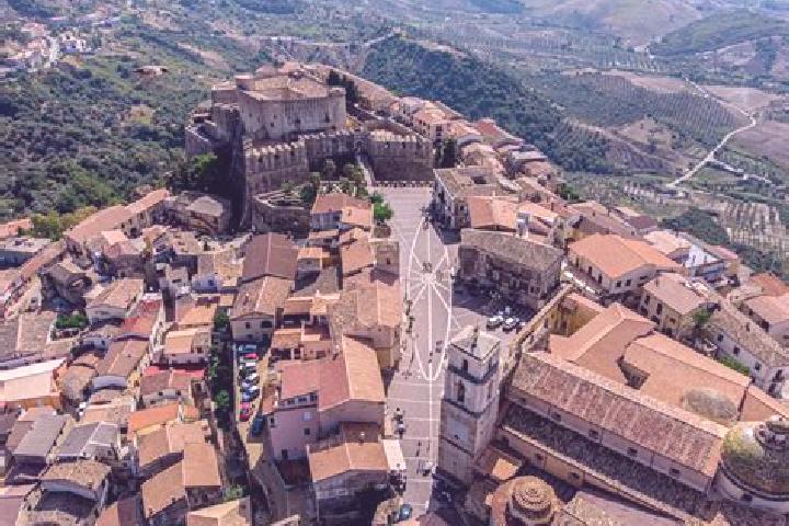 Lucy, 27 — Escort in San Pietro in Amantea, Italy