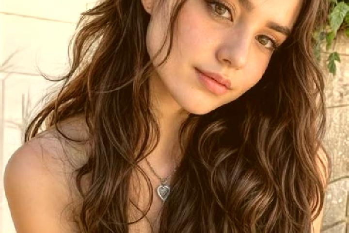 Lucy, 28, a auburn amber-eyed european companion based in Stupsk. Offering Party Girl, Erotic Massage, A-Level, Massage, GFE. Available for incall and outcal...