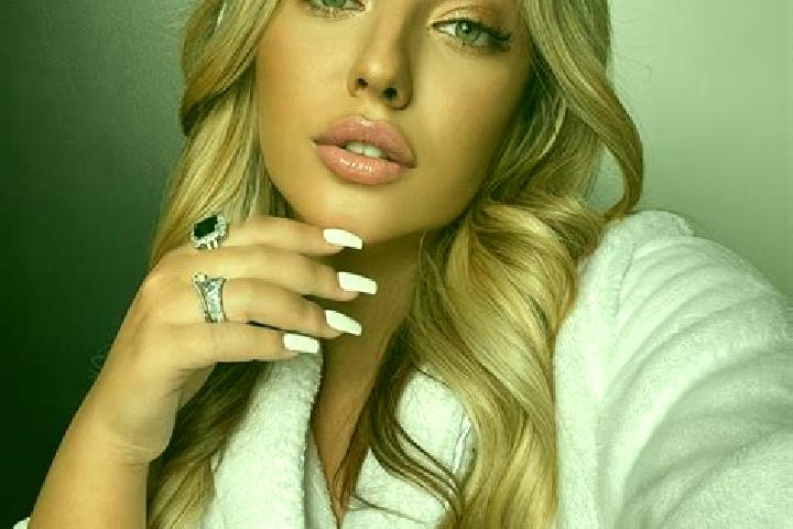 Lucy, 28, a blonde grey-eyed latina companion based in Kachikau. Offering Massage, Deep French Kissing, Travel Companion. Available for incall and outcall, o...