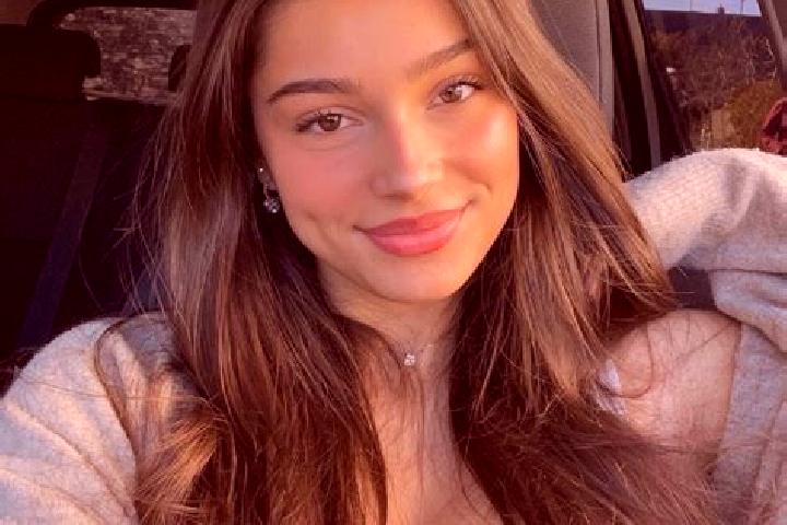 Lucy, 28, a brunette amber-eyed indian companion based in Morrow. Offering Erotic Massage, Couples, GFE, Party Girl. Available for incall and outcall, day an...