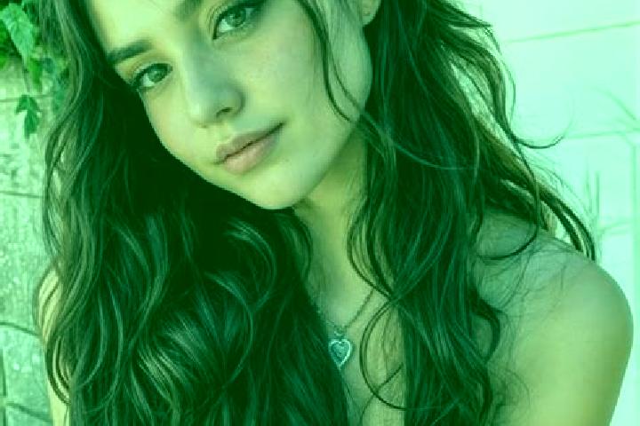 Lucy, 28, a brunette hazel-eyed mixed companion based in Nicolesti. Offering Dinner Date, Tantra, Erotic Massage. Available for incall and outcall, day and e...