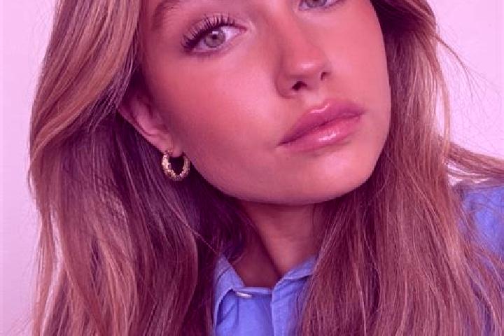 Lucy, 28, a dark blonde green-eyed mixed companion based in Sippy Downs. Offering Girlfriend Experience, OWO, Dinner Date. Available for incall and outcall, ...