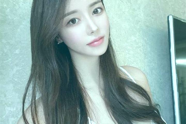 Lucy, 28 — Escort in Dirazali, Turkey