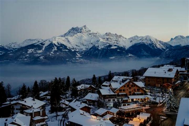 Lucy, 28 — Escort in Villars, France