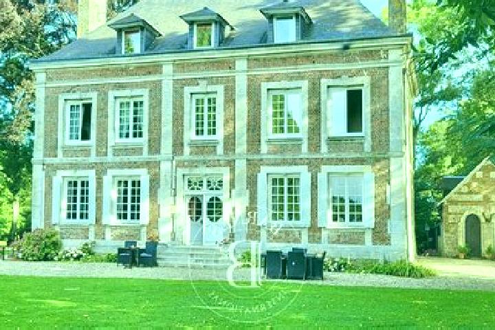 Lucy, 29 — Escort in Igney, France