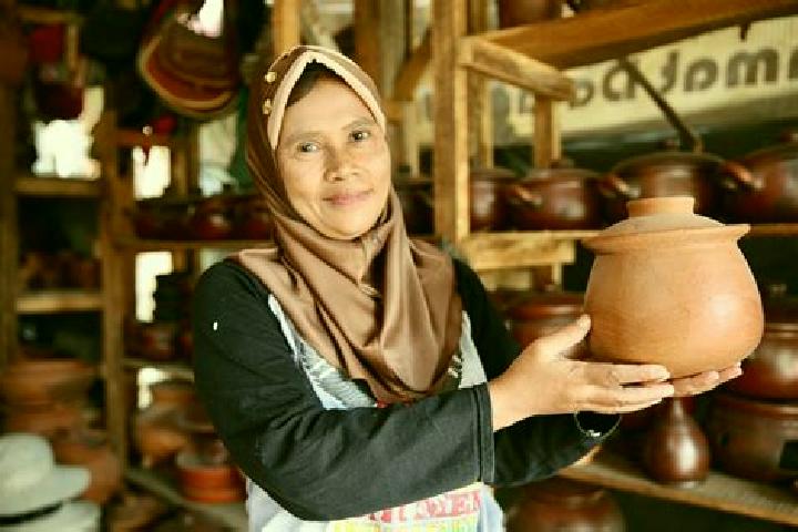 Lucy, 29 — Escort in Karanganyar, Indonesia