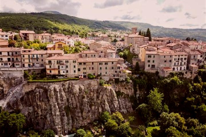 Lucy, 29 — Escort in Stigliano, Italy