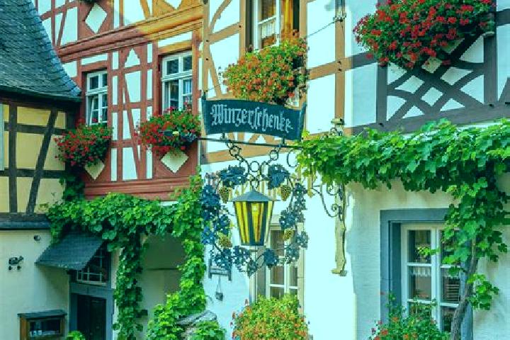 Lucy, 29 — Escort in Taferrot, Germany