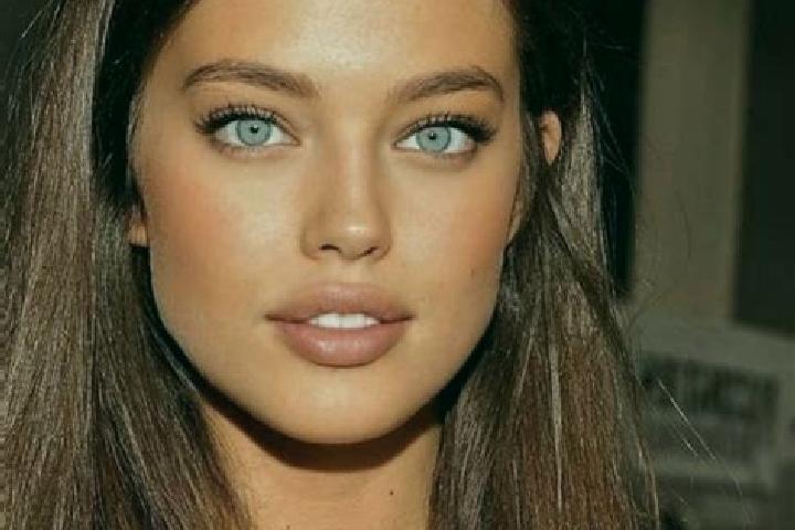 Lucy, 30, a chestnut green-eyed mediterranean companion based in Erba. Offering Massage, Tantra, Deep French Kissing. Available for incall and outcall, day a...