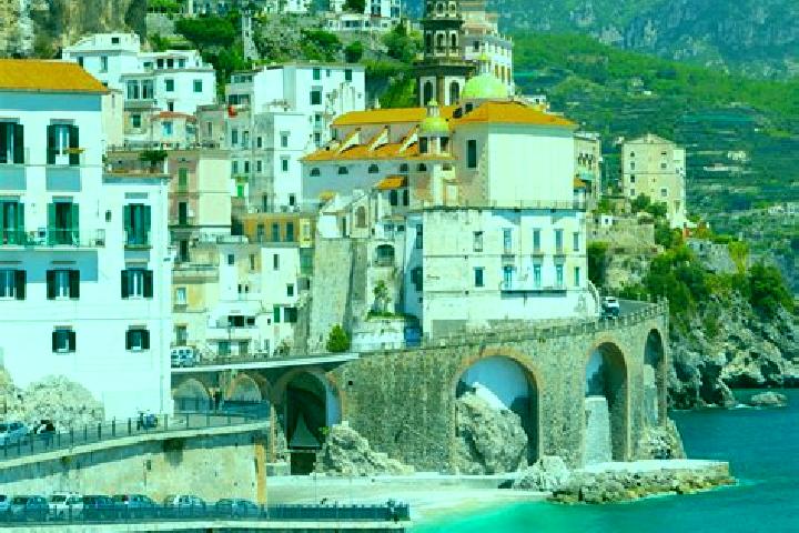 Lucy, 30 — Escort in Casanova, Italy