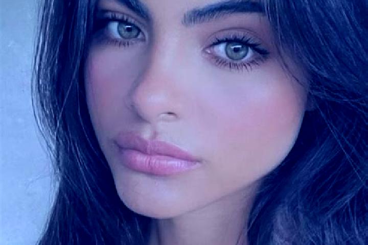 Lucy, 31, a brunette green-eyed indian companion based in La Crosse. Offering OWO, Overnight, CIM. Available for incall and outcall, day and evening dates.