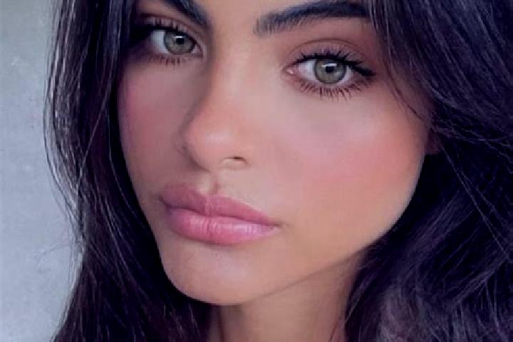 Lucy, 31, a red green-eyed indian companion based in Rayevskiy. Offering Overnight, A-Level, GFE. Available for incall and outcall, day and evening dates.