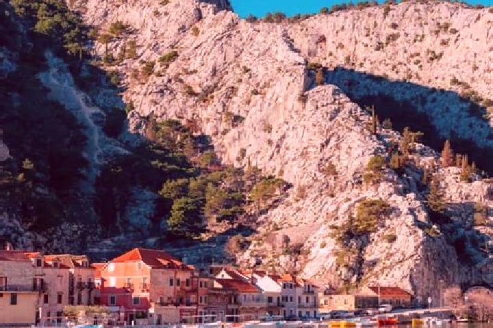 Lucy, 31 — Escort in Omis, Croatia