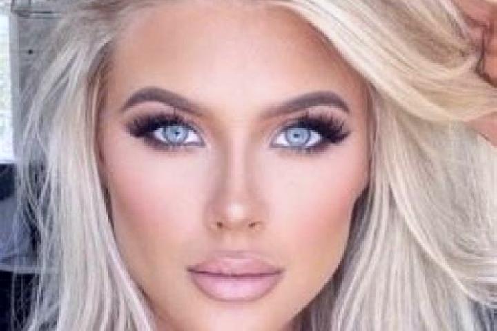 Lucy, 32, a platinum blonde dark-eyed caucasian companion based in Deshovki. Offering CIM, Dinner Date. Available for incall and outcall, day and evening dates.