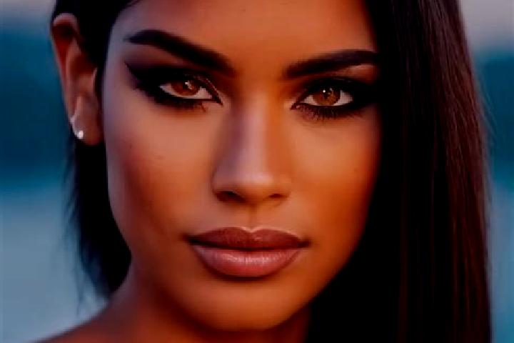 Lucy, 32, a red dark-eyed latina companion based in Noyarey. Offering Tantra, Duos, BDSM. Available for incall and outcall, overnight bookings available.