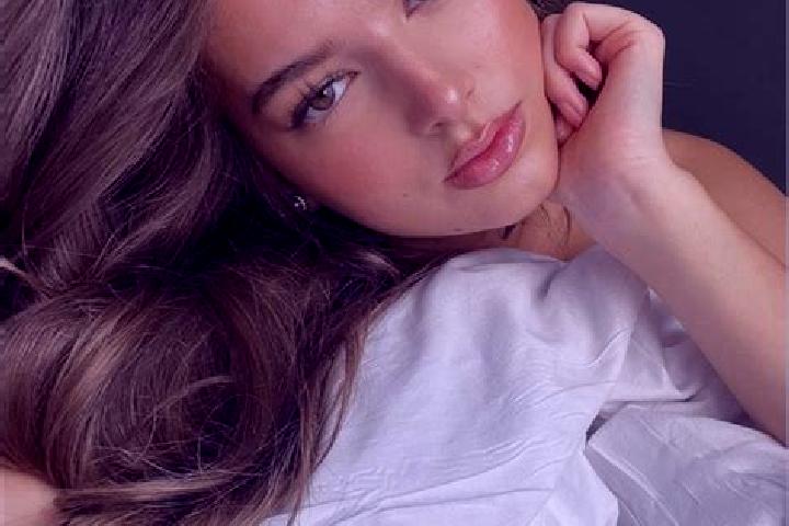 Lucy, 33, a chestnut amber-eyed latina companion based in Ojos. Offering Travel Companion, A-Level, Duos, Couples. Available for incall and outcall, day and ...