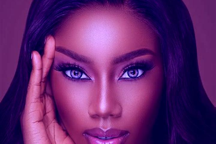 Lucy, 33, a red blue-eyed ebony companion based in Etgert. Offering 69, Duos, CIM, Domination. Available for incall and outcall, overnight bookings available.
