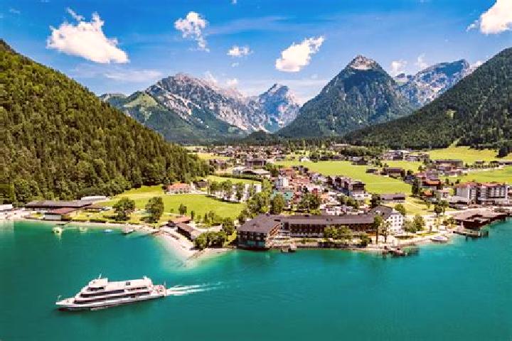 Lucy, 33 — Escort in Pertisau, Austria