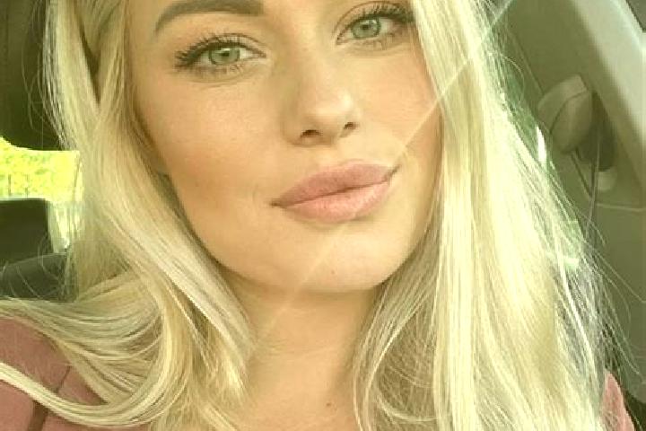 Lucy, 34, a blonde hazel-eyed mediterranean companion based in Hage. Offering Striptease, 69, Deep French Kissing. Available for incall and outcall, overnigh...