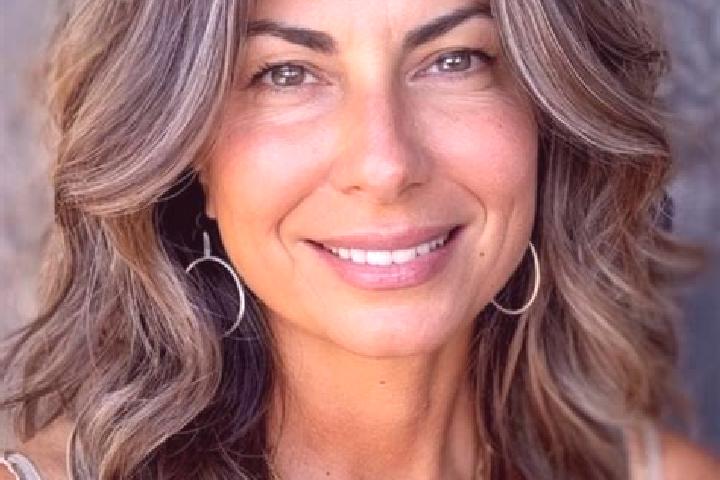 Lucy, 34, a brunette grey-eyed caucasian companion based in Sitno. Offering Dinner Date, Couples. Available for incall and outcall, day and evening dates.