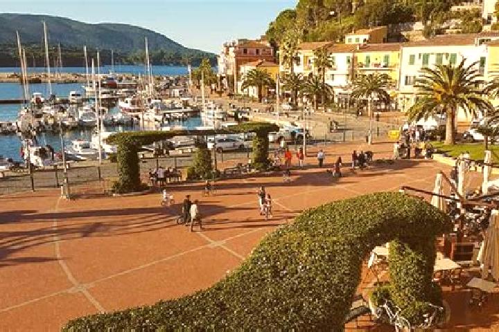 Lucy, 34, a red grey-eyed indian companion based in Porto Azzurro. Offering A-Level, Dinner Date, Fetish, Prostate Massage. Available for incall and outcall,...