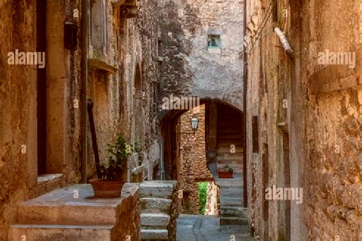 Lucy, 34 — Escort in Carapelle Calvisio, Italy