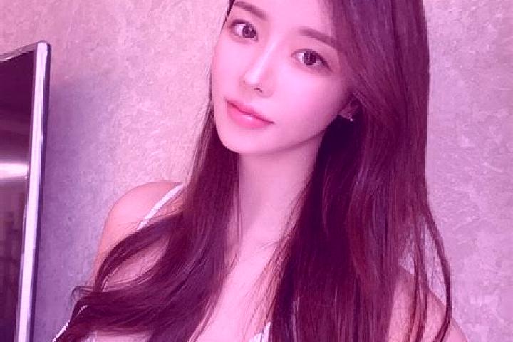 Lucy, 34 — Escort in Donggo, Indonesia