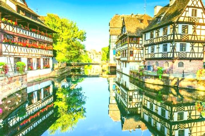 Lucy, 34 — Escort in Guilly, France