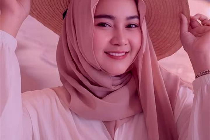 Lucy, 34 — Escort in Nagrak, Indonesia