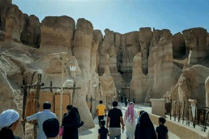 Lucy, 34 — Escort in Qarah, Syria