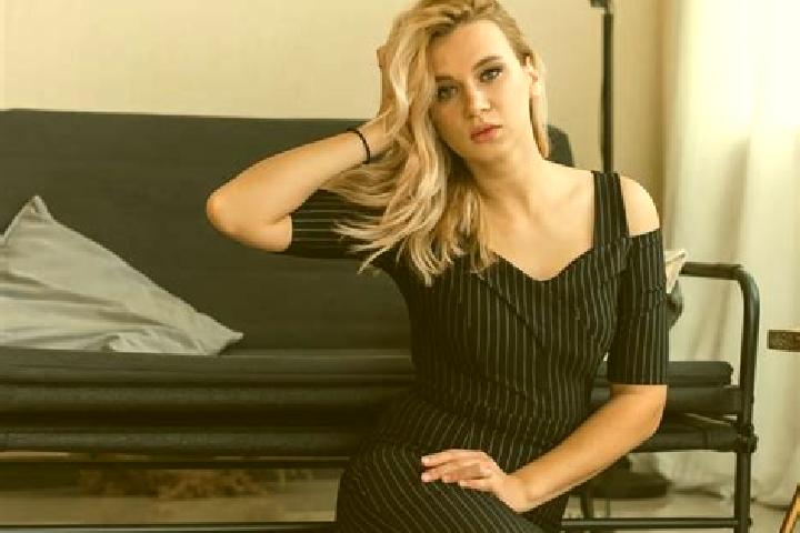 Lucy, 34 — Escort in Varash, Ukraine
